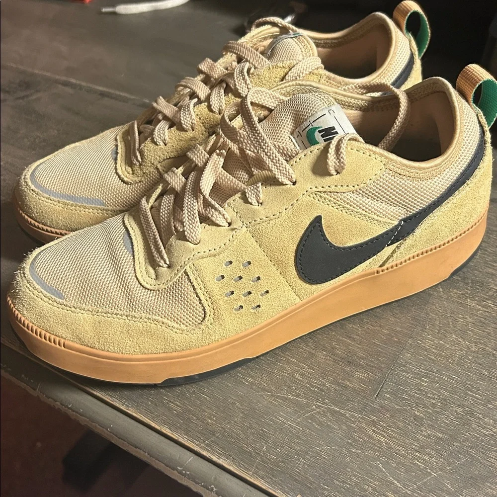 Nike C1TY Grade School boys' shoe in the
